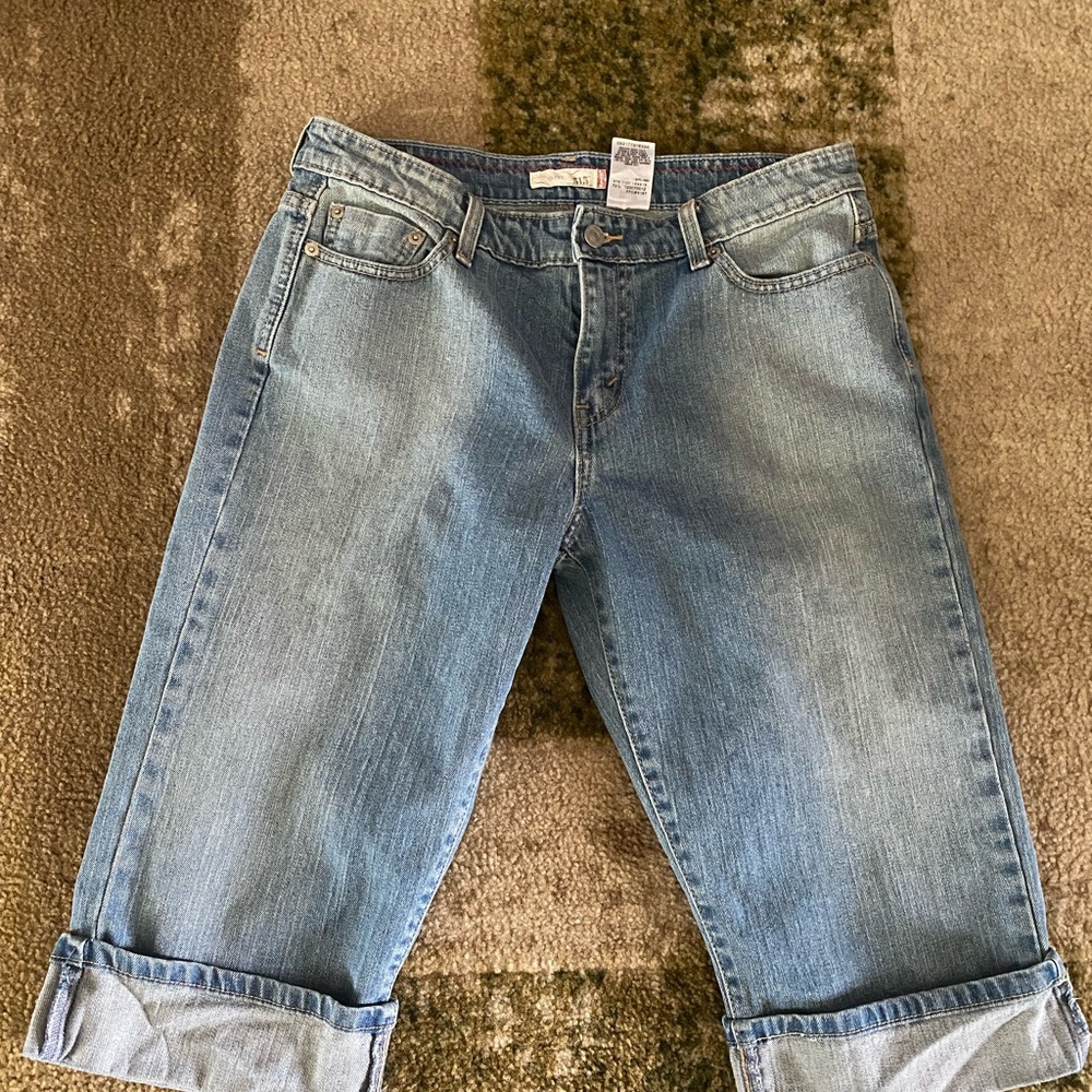 Levi’s medium wash 515 capris size 14